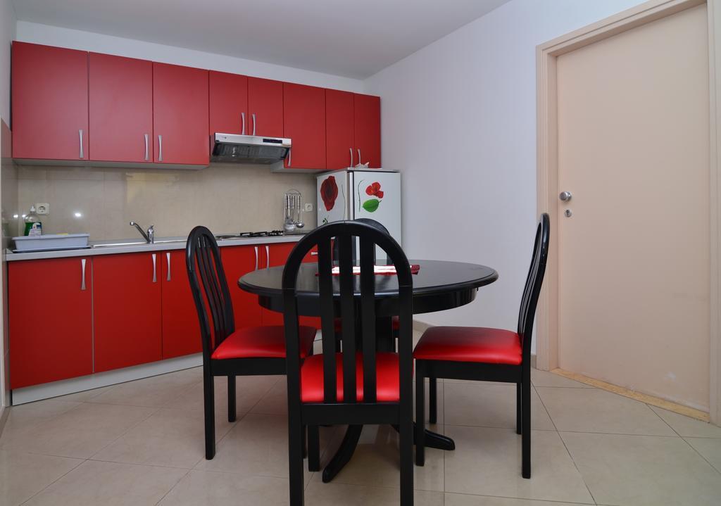 Mucic Apartments Макарска Экстерьер фото